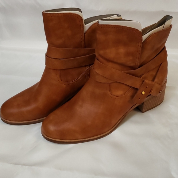 ugg elora bootie chestnut